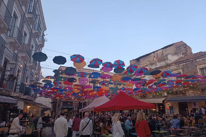 En guidad street food-tur i Catania, Italien, som visar lokala delikatesser och livliga stadsscener, foto 12 | wizardtrip
