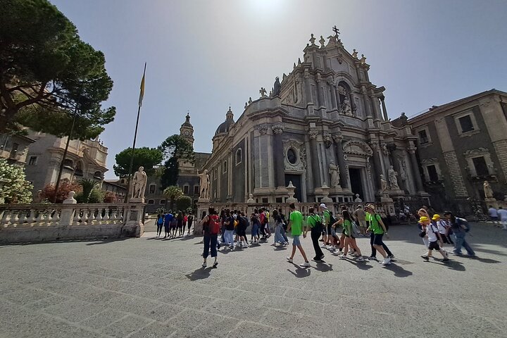 En guidad street food-tur i Catania, Italien, som visar lokala delikatesser och livliga stadsscener, foto 15 | wizardtrip