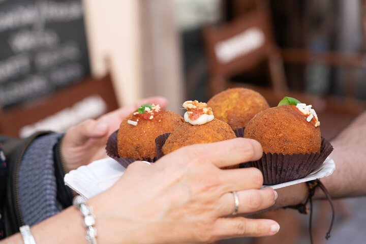 Geführte Street Food Tour durch die historische Insel Ortigia in Syrakus, Italien, Foto 9 | wizardtrip