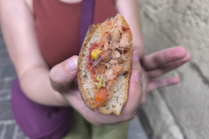 Een begeleide foodtour door de historische straten van Valletta, Malta, met proeverijen van lokale delicatessen en drankjes, foto 4 | wizardtrip