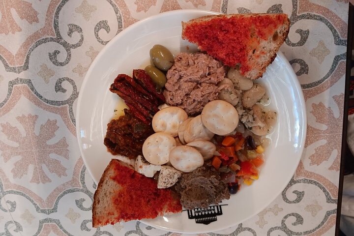 Een begeleide foodtour door de historische straten van Valletta, Malta, met proeverijen van lokale delicatessen en drankjes, foto 6 | wizardtrip