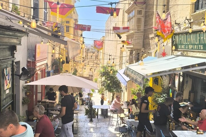 Een begeleide foodtour door de historische straten van Valletta, Malta, met proeverijen van lokale delicatessen en drankjes, foto 9 | wizardtrip