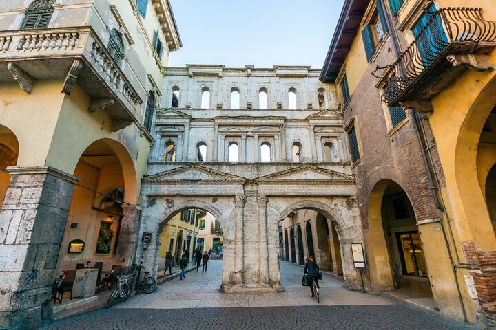 Tour guiado por los sitios históricos de Verona, incluyendo la Arena y la Casa de Julieta, foto 8 | wizardtrip