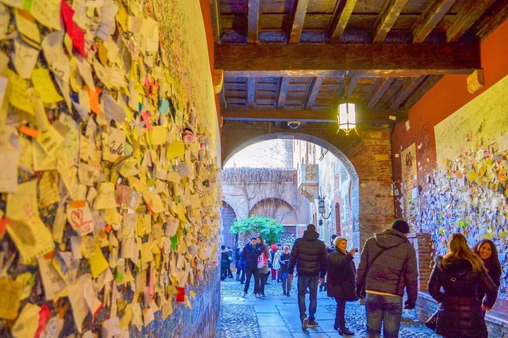 Tour guiado por los sitios históricos de Verona, incluyendo la Arena y la Casa de Julieta, foto 23 | wizardtrip