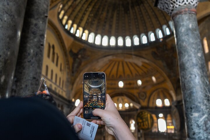 Explore Istanbul's iconic Blue Mosque and Hagia Sophia on a guided small-group tour, photo 10 | wizardtrip