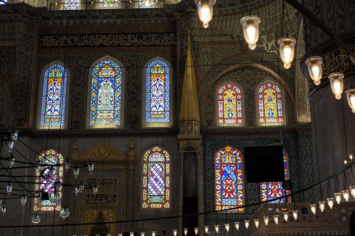 Explore Istanbul's iconic Blue Mosque and Hagia Sophia on a guided small-group tour, photo 18 | wizardtrip