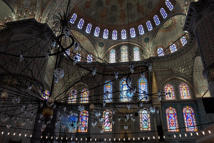 Explore Istanbul's iconic Blue Mosque and Hagia Sophia on a guided small-group tour, photo 26 | wizardtrip