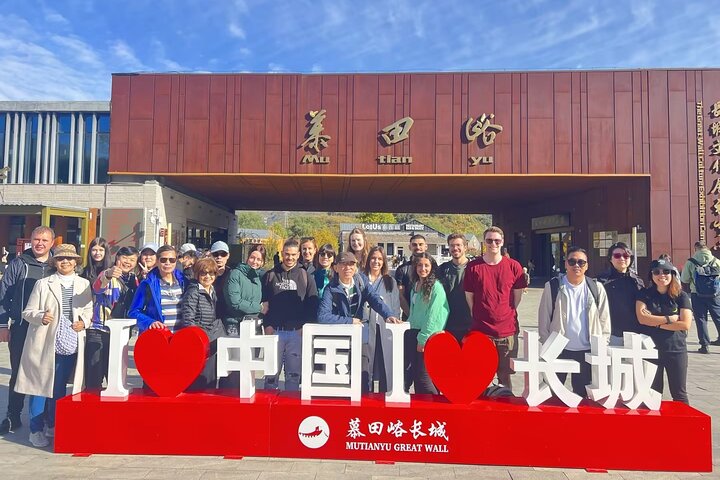 Visite en bus de la Grande Muraille de Mutianyu depuis Pékin, avec des vues panoramiques et une architecture historique, photo 11 | wizardtrip