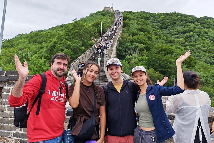 Visite en bus de la Grande Muraille de Mutianyu depuis Pékin, avec des vues panoramiques et une architecture historique, photo 16 | wizardtrip