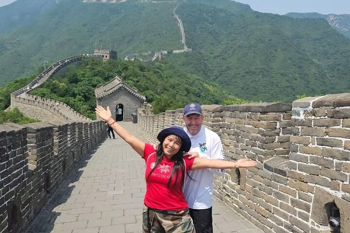 Visite en bus de la Grande Muraille de Mutianyu depuis Pékin, avec des vues panoramiques et une architecture historique, photo 21 | wizardtrip