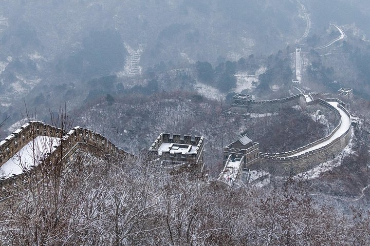 Visite en bus de la Grande Muraille de Mutianyu depuis Pékin, avec des vues panoramiques et une architecture historique, photo 22 | wizardtrip
