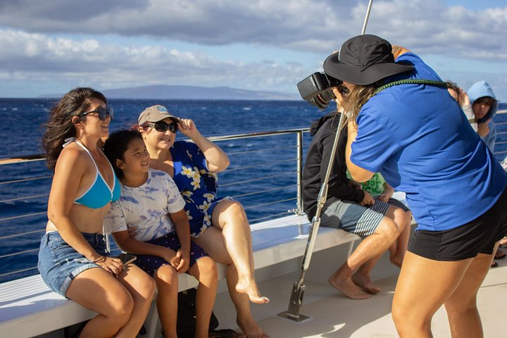 Snorkelers exploram o vibrante mundo subaquático da Cratera de Molokini, Maui, foto 10 | wizardtrip