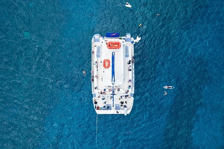 Snorkelers exploram o vibrante mundo subaquático da Cratera de Molokini, Maui, foto 21 | wizardtrip