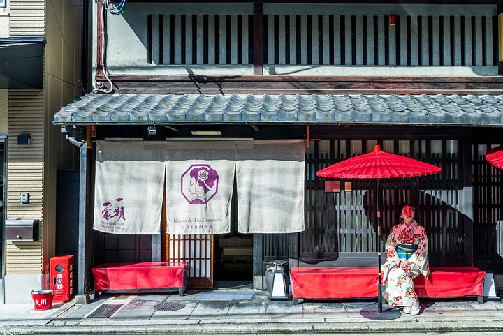 Experience a traditional Japanese tea ceremony in Kyoto, complete with kimono rental and matcha preparation, photo 7 | wizardtrip