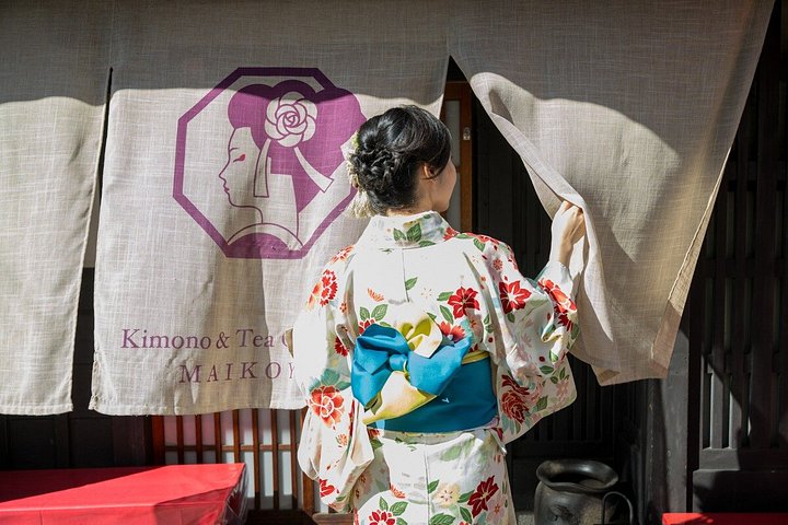 Experience a traditional Japanese tea ceremony in Kyoto, complete with kimono rental and matcha preparation, photo 14 | wizardtrip