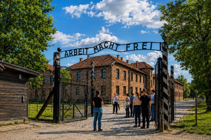 Krakow to Auschwitz-Birkenau Live Guided Tour & Hotel Pick-up | wizardtrip