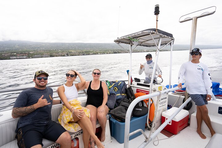 Aventura de parasailing sobre la Costa de Kona en la Isla Grande, ofreciendo impresionantes vistas aéreas de Hawái, foto 7 | wizardtrip