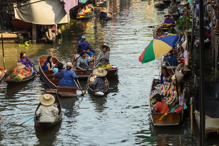 Excursion privée vers les marchés de Maeklong Railway et flottant | wizardtrip
