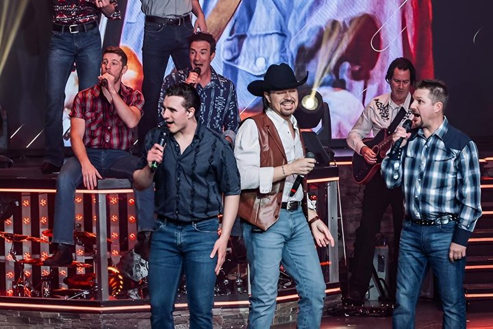 Dynamisk liveunderholdningsshow med sangere, dansere og musikere på Clay Cooper Theatre i Branson, foto 6 | wizardtrip