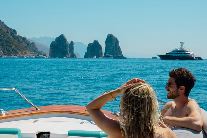 Bådtur til Capri fra Sorrento: Svøm, grotter og let frokost | wizardtrip