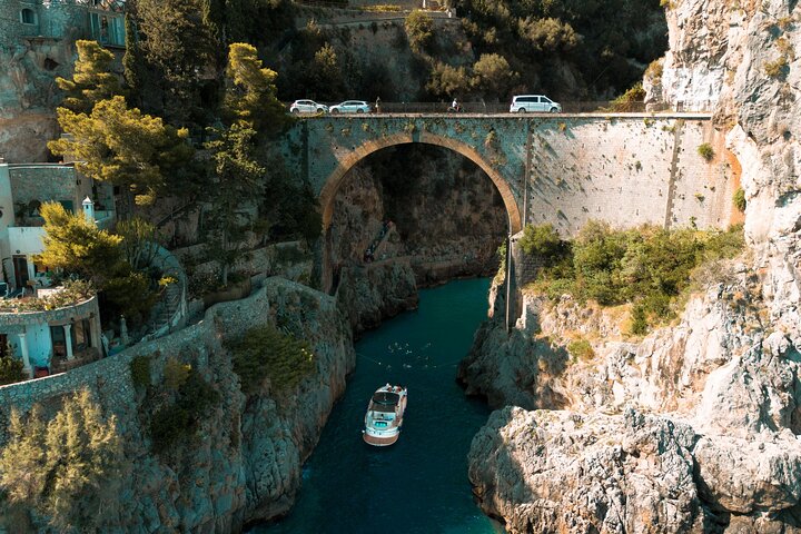Passeio de barco pela Costa Amalfitana a partir de Nápoles, visitando Positano e Amalfi, foto 6 | wizardtrip