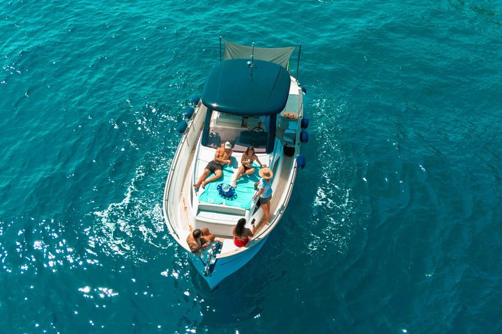 Excursión en barco por Positano y Amalfi desde Sorrento: baño y almuerzo ligero | wizardtrip