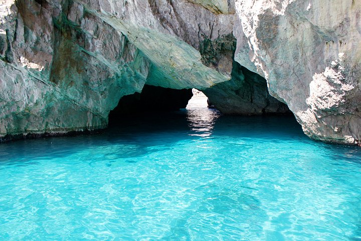 Tour en barco por la isla de Capri con baño y degustación de limoncello, foto 7 | wizardtrip