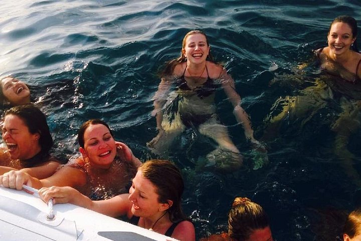 Tour en barco por la isla de Capri con baño y degustación de limoncello, foto 9 | wizardtrip