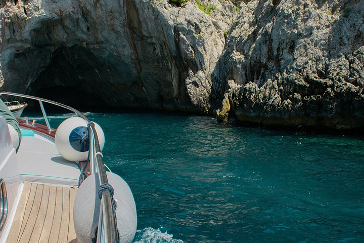 Båttur til Capri fra Sorrento, besøk Den blå grotte og Faraglioni-klippene, foto 8 | wizardtrip