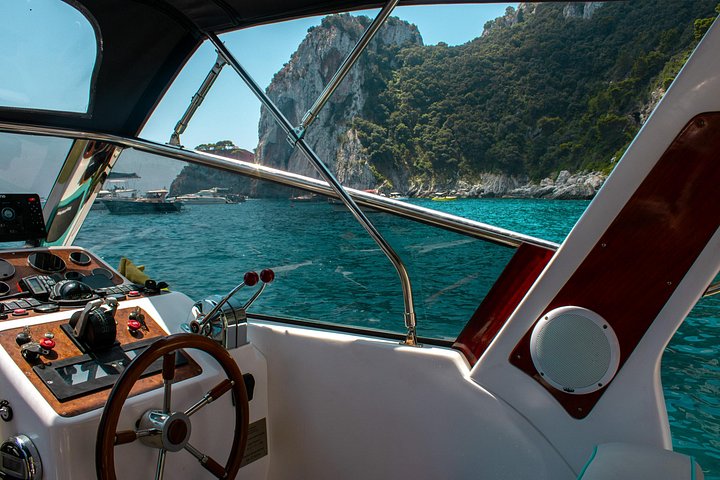 Båttur til Capri fra Sorrento, besøk Den blå grotte og Faraglioni-klippene, foto 9 | wizardtrip