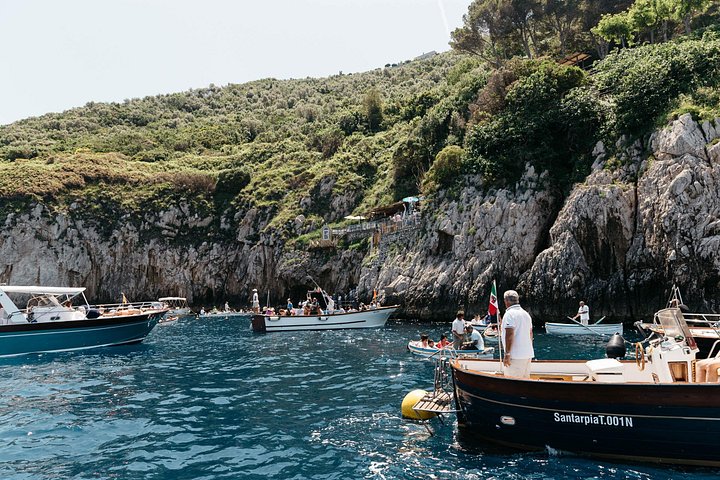 Båttur til Capri fra Sorrento, besøk Den blå grotte og Faraglioni-klippene, foto 10 | wizardtrip