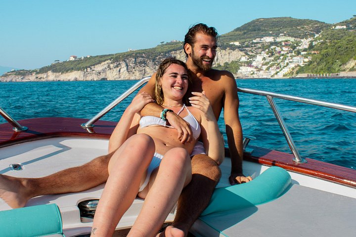 Båttur til Capri fra Sorrento, besøk Den blå grotte og Faraglioni-klippene, foto 12 | wizardtrip