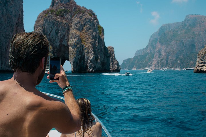 Båttur til Capri fra Sorrento, besøk Den blå grotte og Faraglioni-klippene, foto 15 | wizardtrip