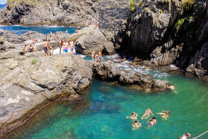Boottocht langs de kustlijn van Cinque Terre, met dorpen en zwemmen in baaien, foto 8 | wizardtrip