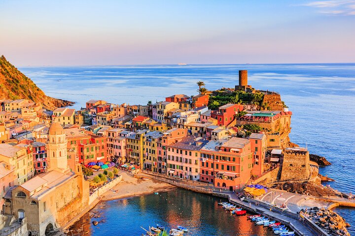 Croisière au coucher du soleil sur les Cinque Terre avec apéritif au départ de Monterosso | wizardtrip