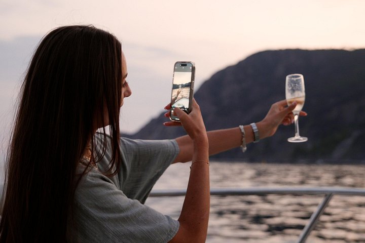 Tour en barco al atardecer por Cinque Terre desde Monterosso con aperitivo y vistas de la costa, foto 9 | wizardtrip