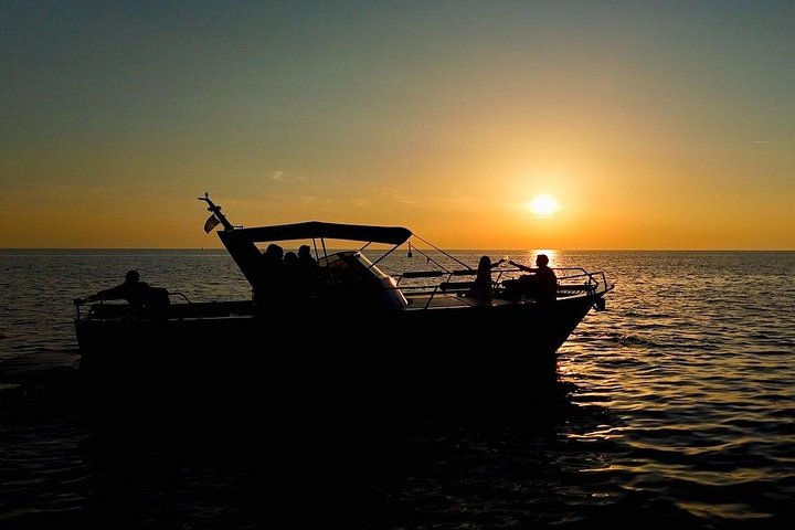 Tour en barco al atardecer por Cinque Terre desde Monterosso con aperitivo y vistas de la costa, foto 11 | wizardtrip