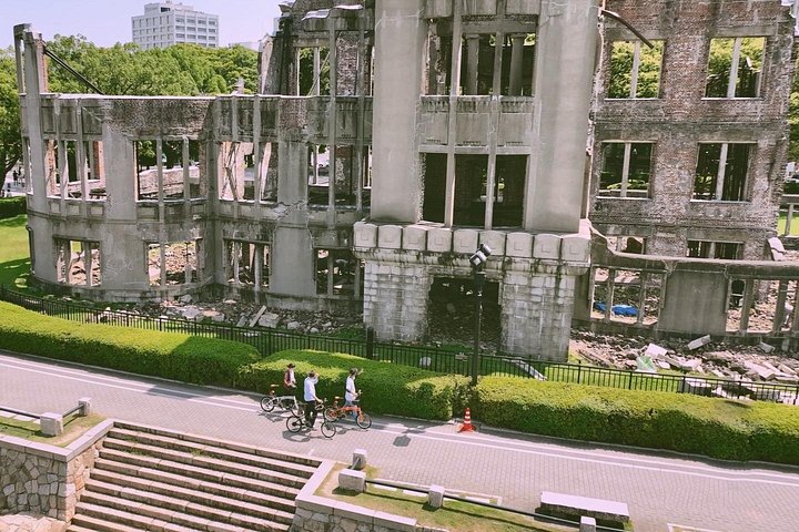 Visite à vélo dans le Parc de la Paix de Hiroshima, exploration des sites historiques et de la reconstruction de la ville, photo 8 | wizardtrip