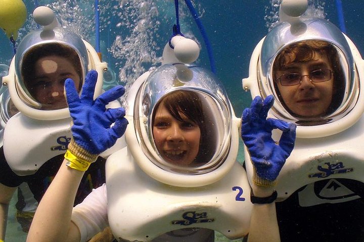 Sea Trek Helmet Dive at Coral World Ocean Park | wizardtrip