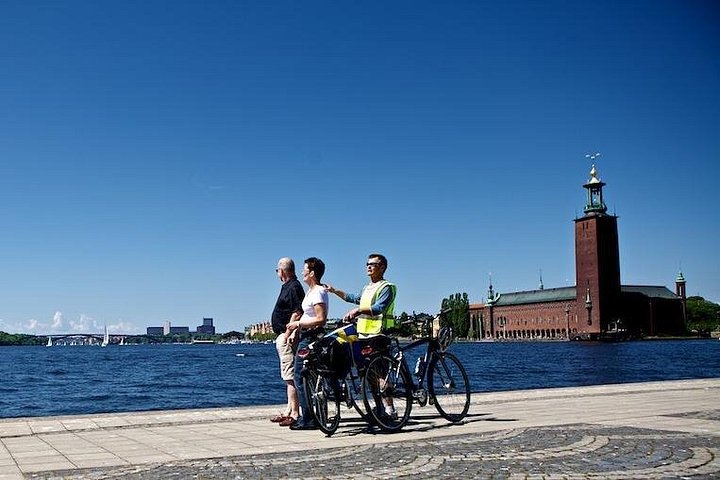 Aktiv sykkeltur gjennom Stockholms historiske Gamla Stan og naturskjønne vannkanter, foto 7 | wizardtrip