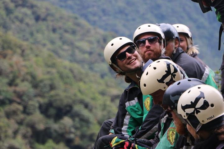 La Route de la Mort la plus dangereuse du monde - Barracuda Biking's Death Road Riding | wizardtrip