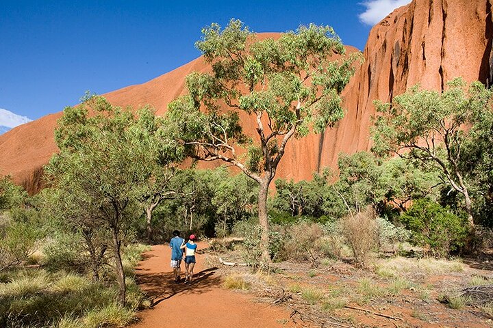 Zonsopgangwandeling rond de voet van Uluru, Australië, met gids en ontbijt, foto 6 | wizardtrip