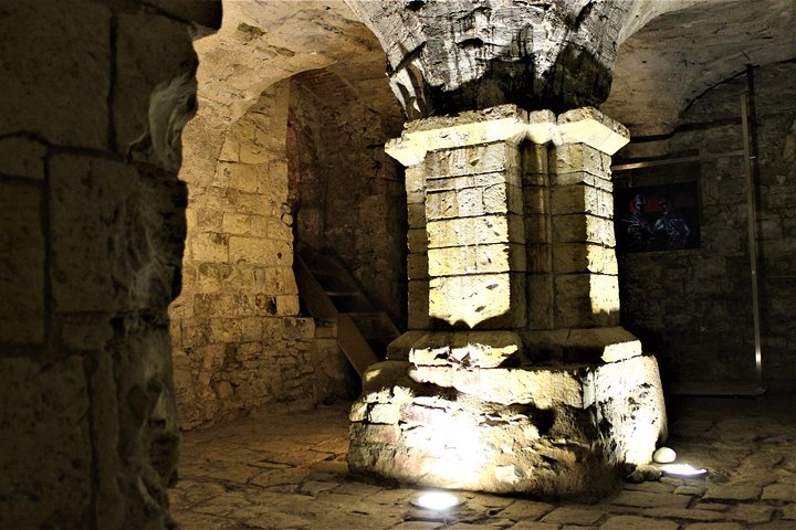 Explore Prague's medieval underground, dungeons, and historical passages on a guided walking tour, photo 11 | wizardtrip