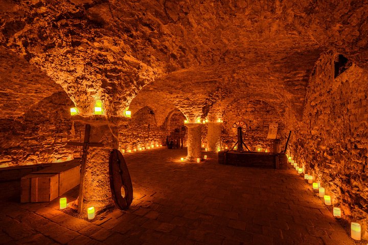Explore Prague's medieval underground, dungeons, and historical passages on a guided walking tour, photo 12 | wizardtrip