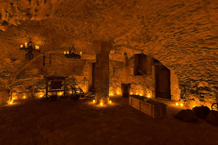 Explore Prague's medieval underground, dungeons, and historical passages on a guided walking tour, photo 13 | wizardtrip