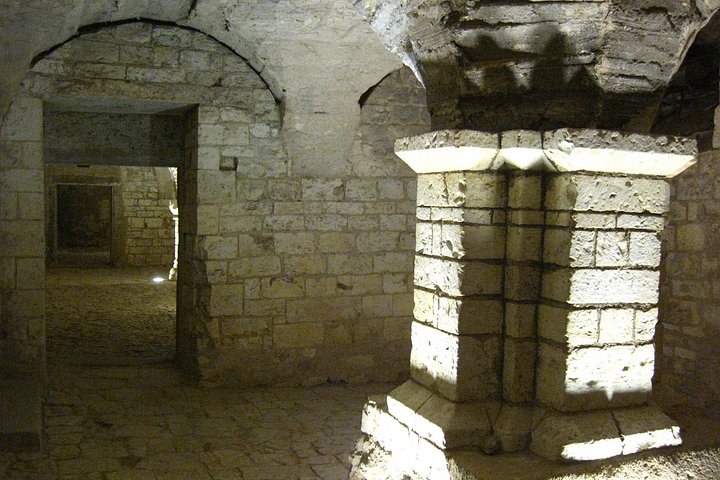 Explore Prague's medieval underground, dungeons, and historical passages on a guided walking tour, photo 17 | wizardtrip