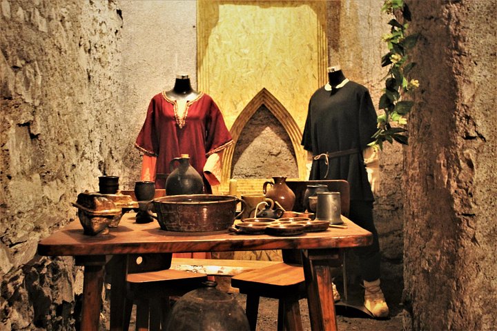 Explore Prague's medieval underground, dungeons, and historical passages on a guided walking tour, photo 18 | wizardtrip