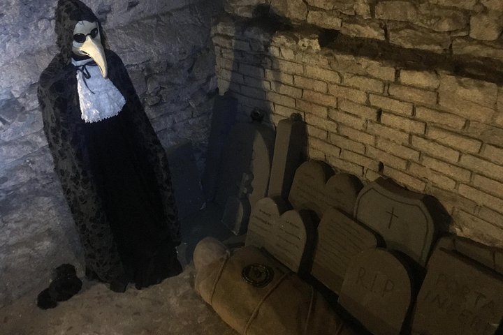 Explore Prague's medieval underground, dungeons, and historical passages on a guided walking tour, photo 27 | wizardtrip