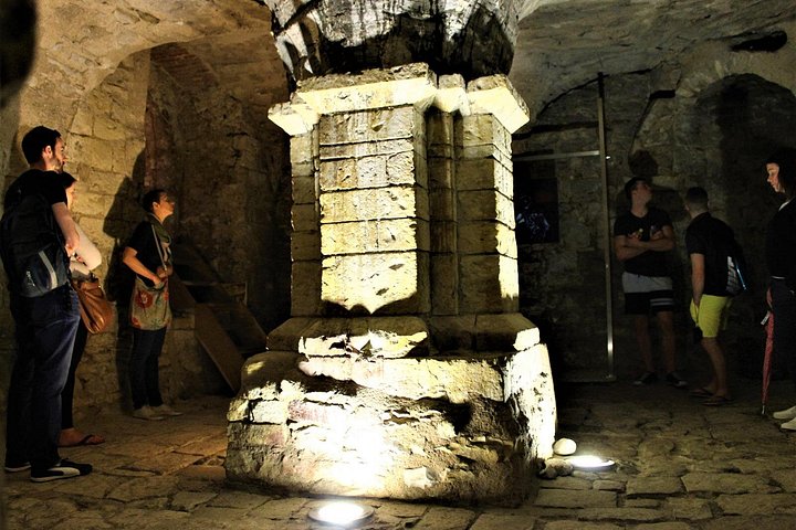 Explore Prague's medieval underground, dungeons, and historical passages on a guided walking tour, photo 29 | wizardtrip