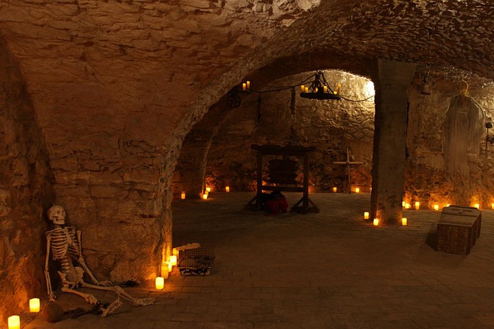 Explore Prague's medieval underground, dungeons, and historical passages on a guided walking tour, photo 31 | wizardtrip